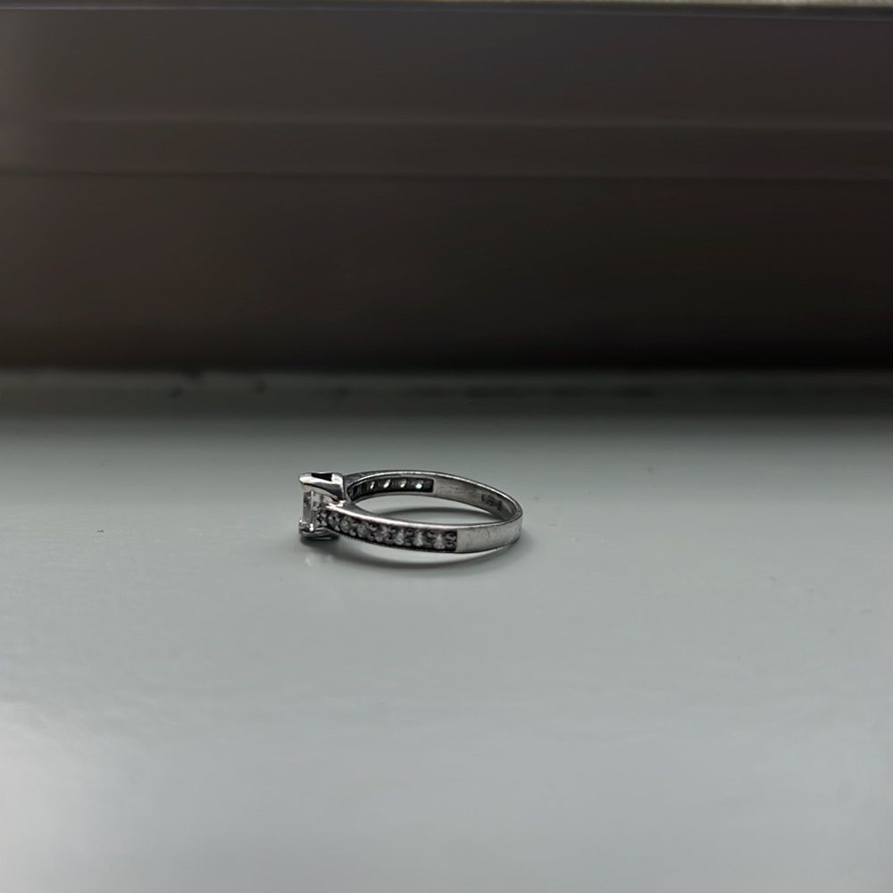 Beautiful Gem Ring - Picture 4 of 6